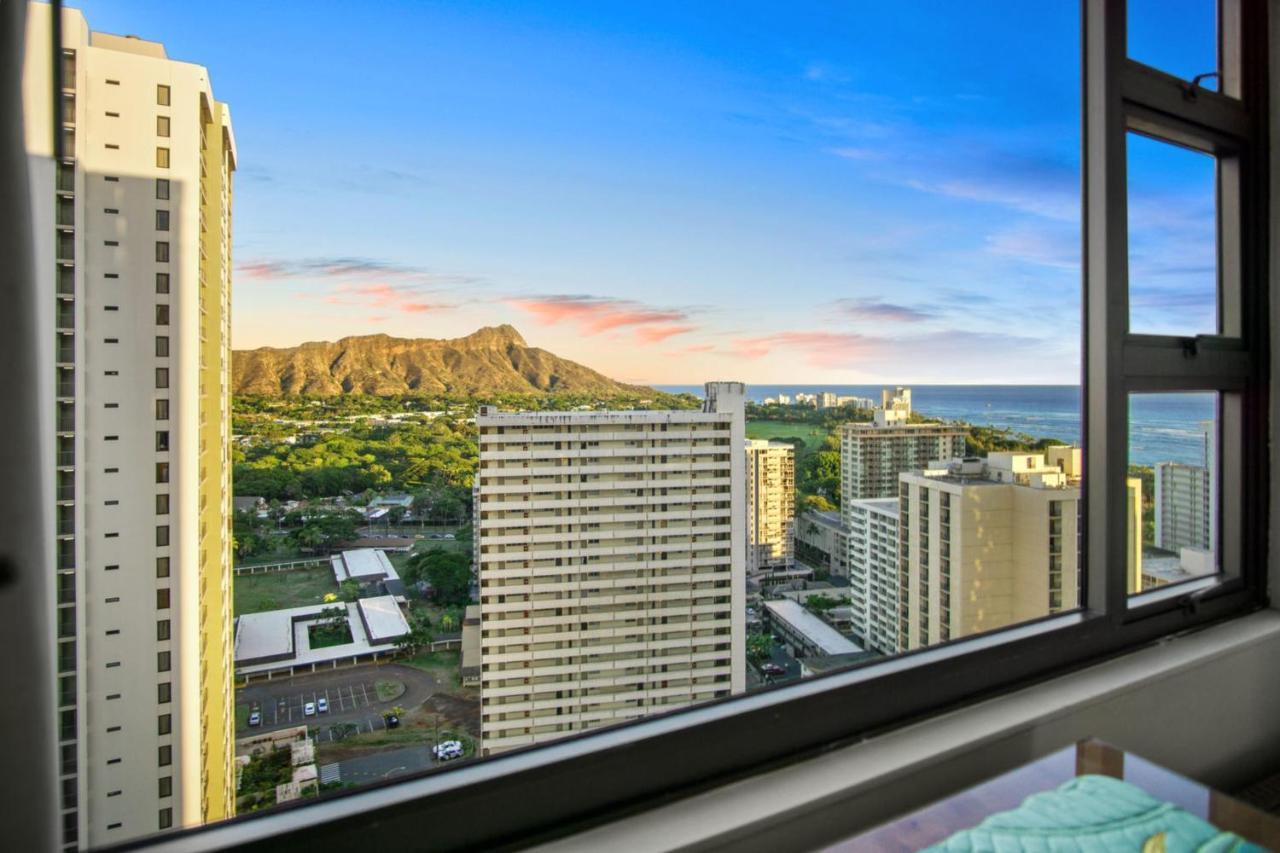 Waikiki Banyan By Darmic Hotel Oahu Exterior photo