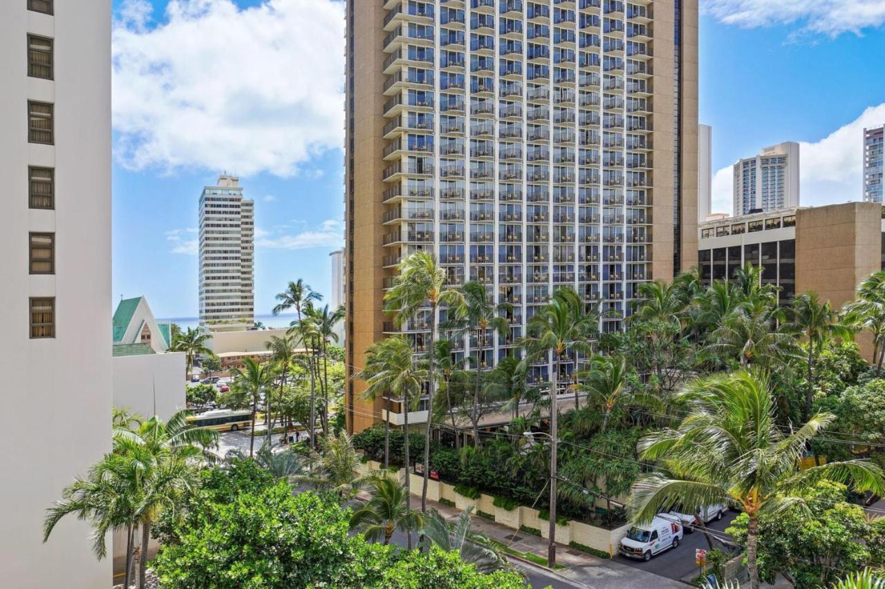 Waikiki Banyan By Darmic Hotel Oahu Exterior photo